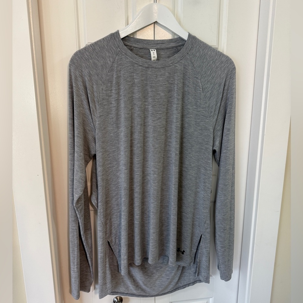 🔥 Under Armour Open-Back Long Sleeve Top (Size Large)